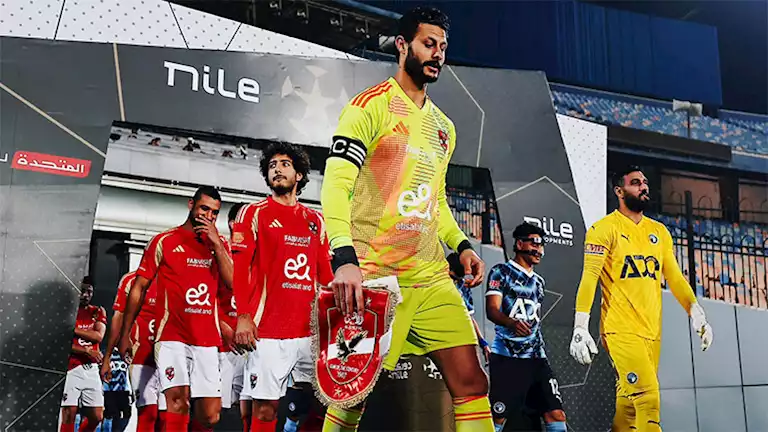 كشف طاقم تحكيم مباراة الأهلي وبيراميدز: تفاصيل حكم الساحة ومساعديه