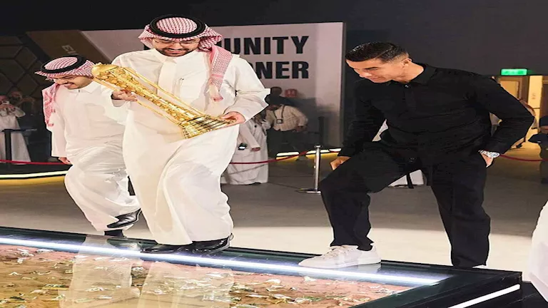 ساعة رونالدو روليكس المرصعة بالألماس تخطف الأنظار في نهائي كأس العالم للرياضات الإلكترونية