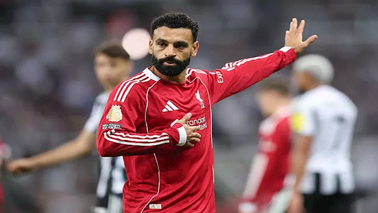 محمد صلاح يُفاجئ الجميع: هذا هو الأقرب للتتويج بالدوري الإنجليزي!