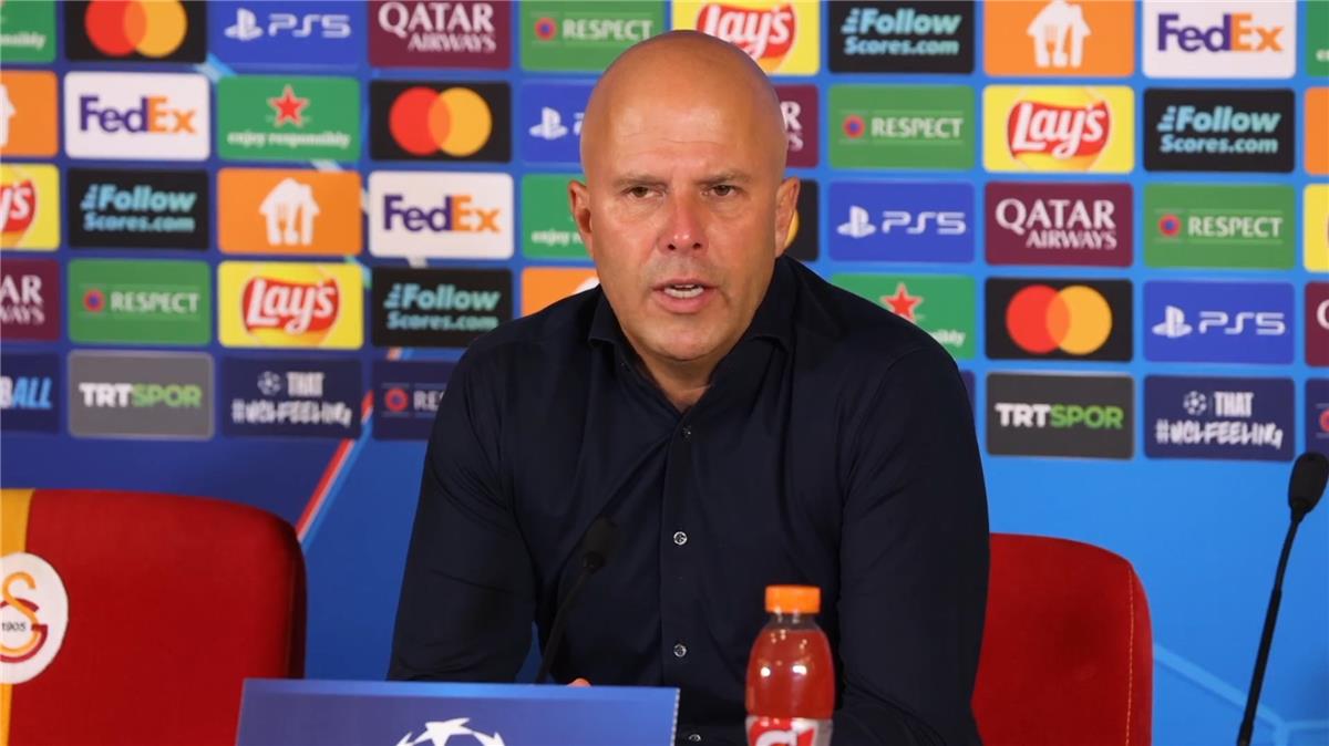 سلوت يرفض لوم اللاعبين ويُفصح عن تفاصيل صادمة بعد خسارة ليفربول أمام جالطة سراي في دوري الأبطال